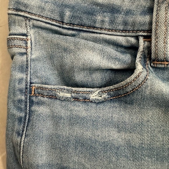 American Eagle Distressed denim jeggings  size 6 regular - Picture 4 of 10